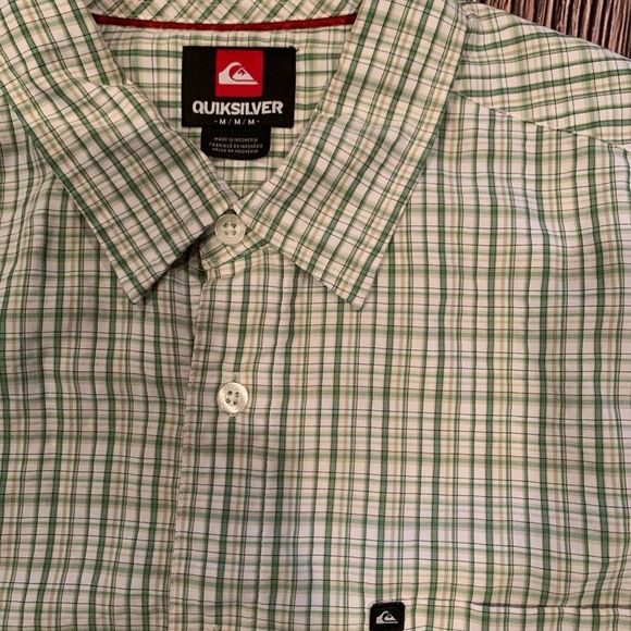 Bundle of 2 Quicksilver button-down shirts 
Size M - Picture 3 of 11